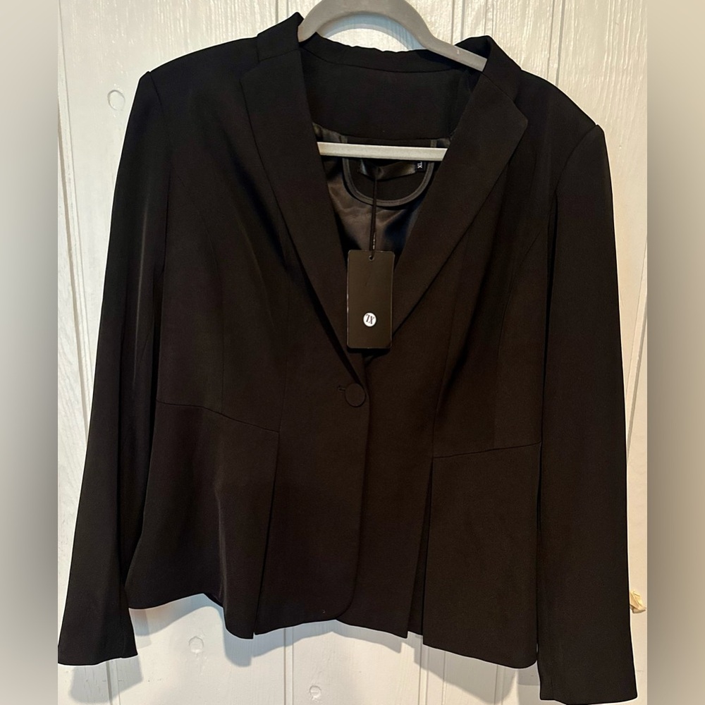 NWT. Women's Black Blazer - Picture 7 of 7